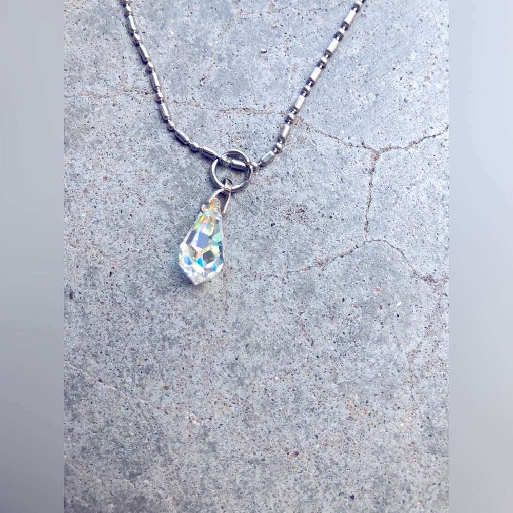 Dazzling Silver Necklace with Crystal Drop